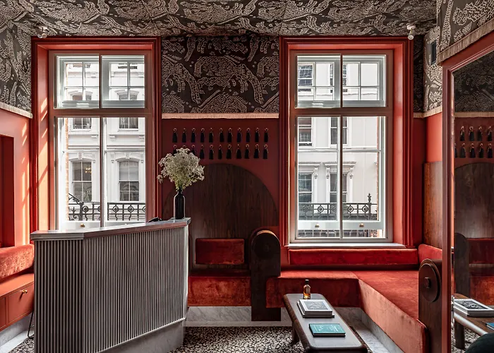 Top Budget-Friendly Stays in Lively Covent Garden