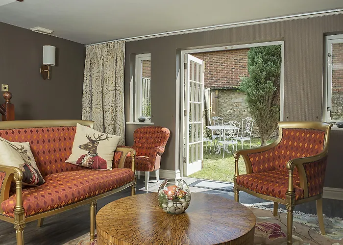Best Hotels Near Notley Abbey in Charming Thame